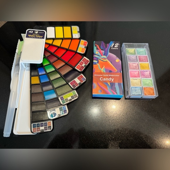 Travel Watercolor Painting Set - 42 Color Fan, Portable Brushes, Carrying Case - Picture 3 of 14